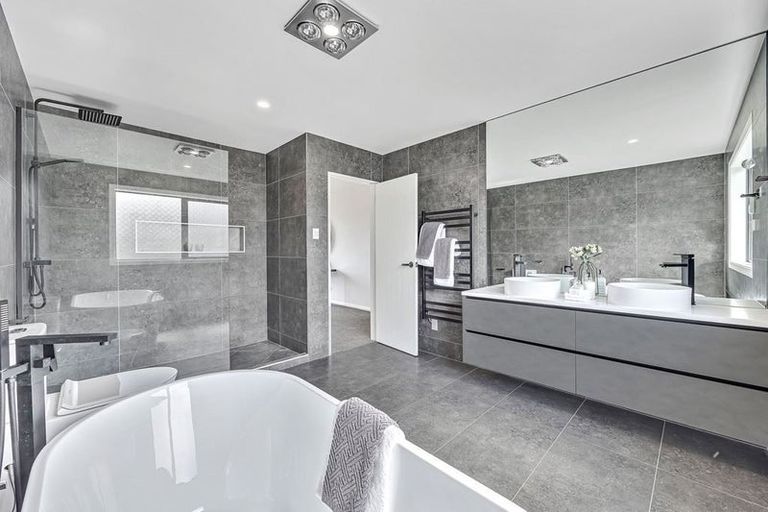 Photo of property in 2 Headsail Drive, Long Bay, Auckland, 0630