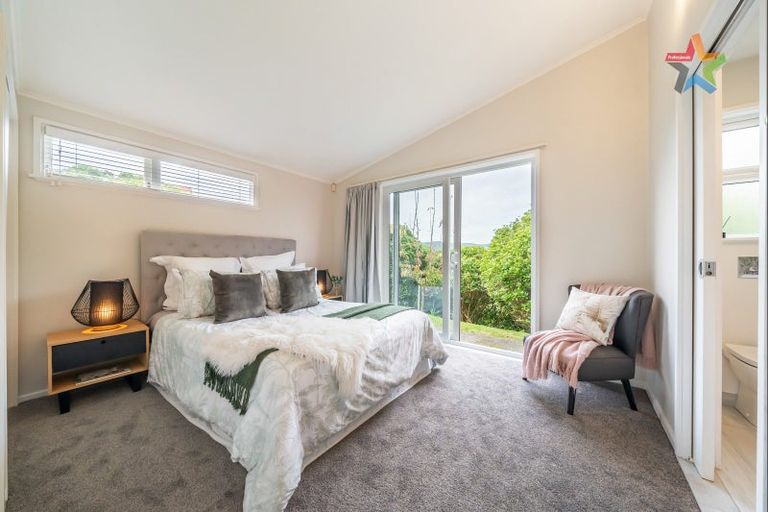 Photo of property in 10 Walnut Way, Maungaraki, Lower Hutt, 5010