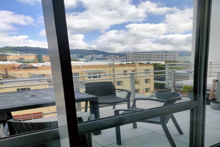 Photo of property in 14/15 Roxburgh Street, Mount Victoria, Wellington, 6011