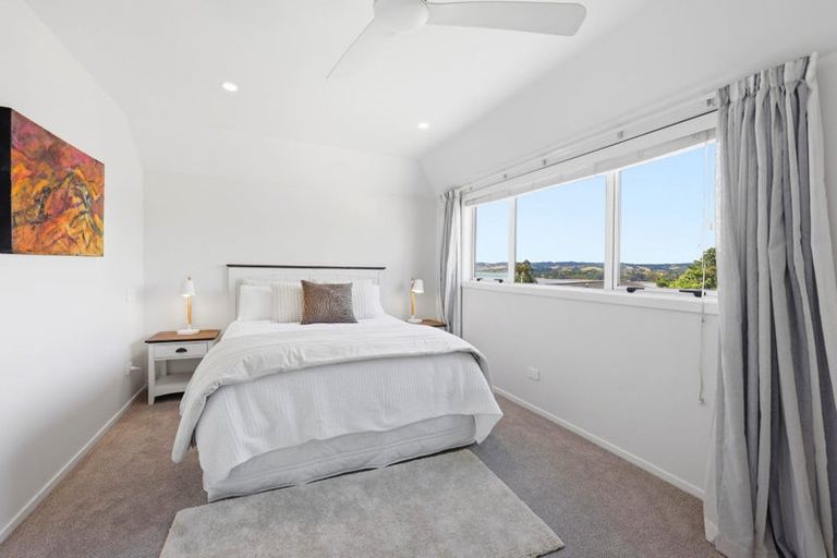 Photo of property in 2 Callender Place, Shelly Park, Auckland, 2014