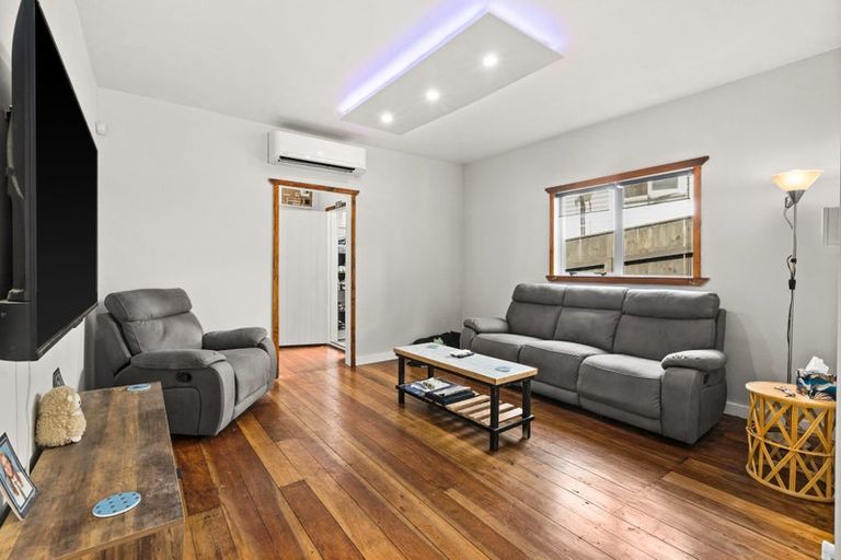 Photo of property in 5 Smale Terrace, Hospital Hill, Napier, 4110