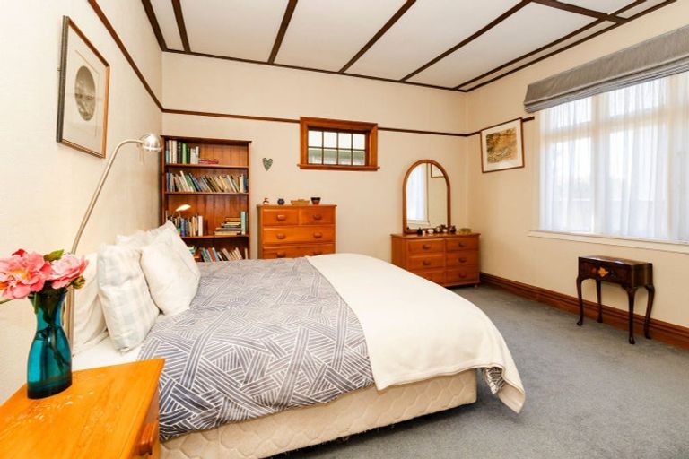 Photo of property in 73 Marine Parade, Eastbourne, Lower Hutt, 5013