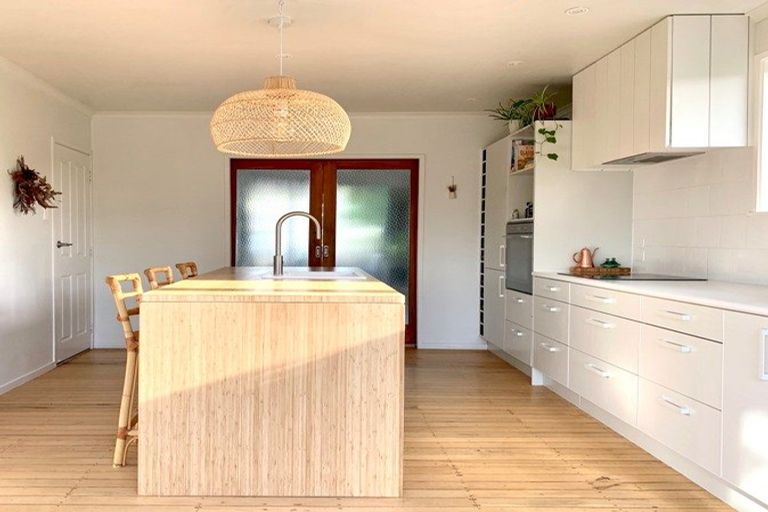 Photo of property in 9 Blue Way, Glendene, Auckland, 0602