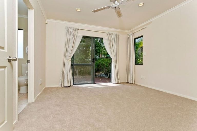 Photo of property in 16 Phoebe Meikle Place, Torbay, Auckland, 0630