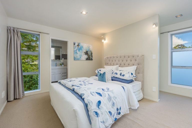 Photo of property in 21a Lyons Avenue, Murrays Bay, Auckland, 0630