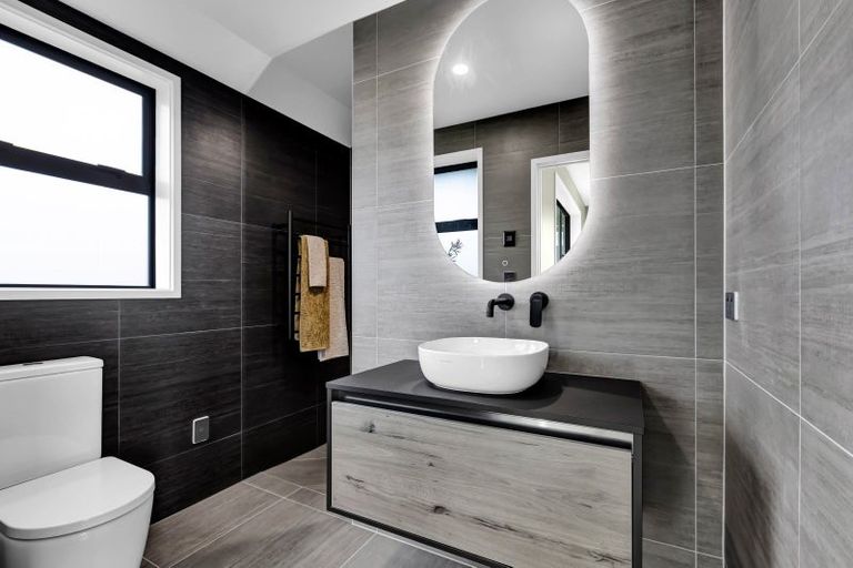 Photo of property in 6 Oliver O'leary Way, Westown, New Plymouth, 4310