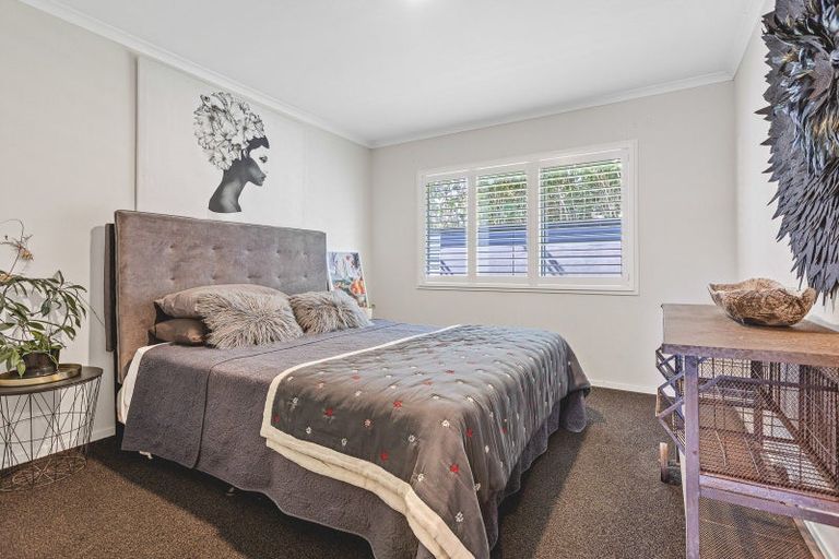 Photo of property in 10 Cooke Farm Grove, Waiwhakaiho, New Plymouth, 4312