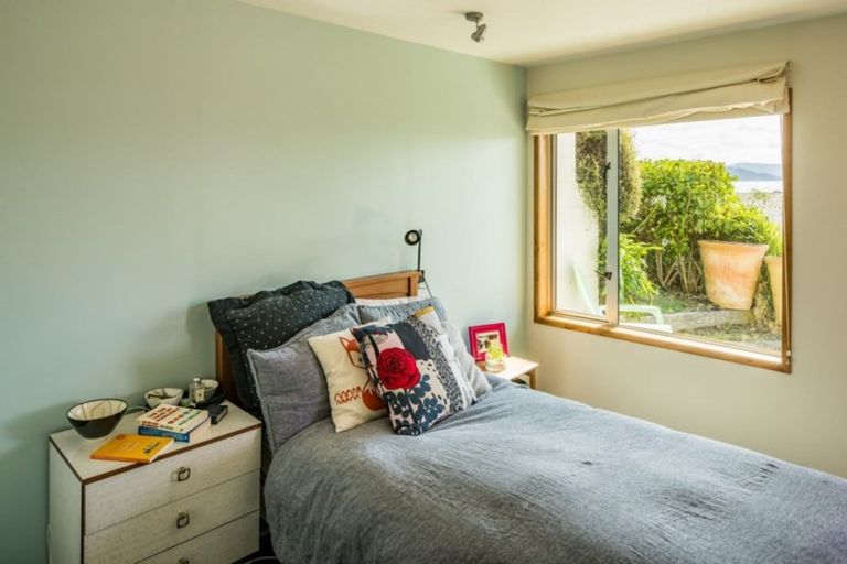 Photo of property in 42 Pukatea Street, Eastbourne, Lower Hutt, 5013