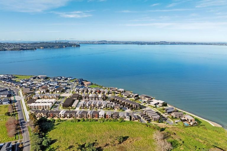 Photo of property in 42 Harbourside Parade, Hobsonville, 0616