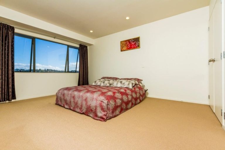 Photo of property in 26/22 Northcross Drive, Oteha, Auckland, 0632