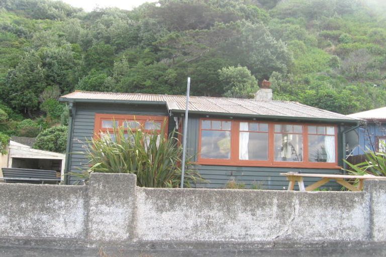 Photo of property in 109 Breaker Bay Road, Breaker Bay, Wellington, 6022