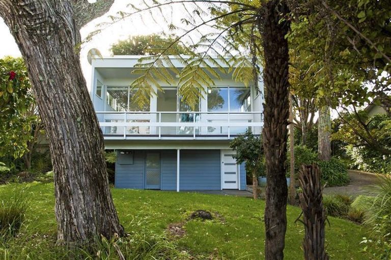 Photo of property in 1/8 Rewi Street, Torbay, Auckland, 0630