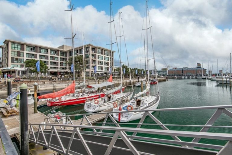 Photo of property in The Quays Apartments, 4m/99 Customs Street, Auckland Central, Auckland, 1010