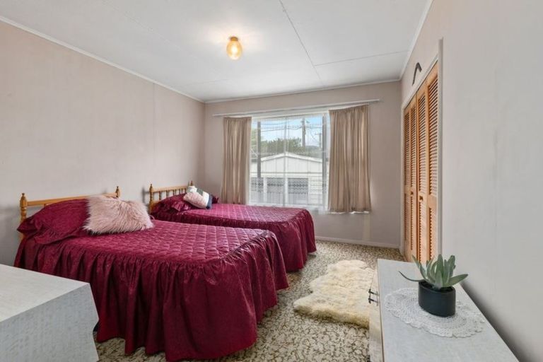 Photo of property in 15 Wright Street, Wainuiomata, Lower Hutt, 5014