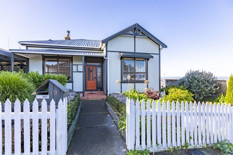 Photo of property in 19 Havelock Road, Hospital Hill, Napier, 4110