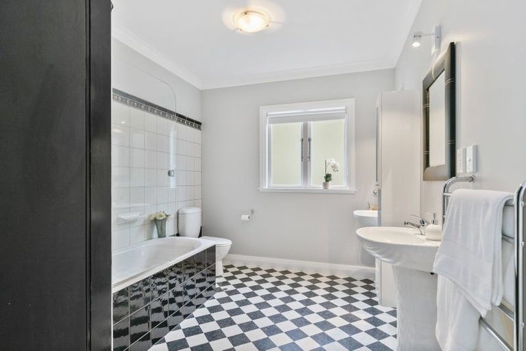 Photo of property in 4 Don Street, Island Bay, Wellington, 6023