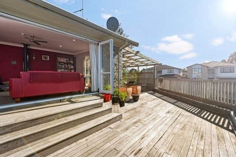 Photo of property in 1 Mirrabooka Avenue, Botany Downs, Auckland, 2010