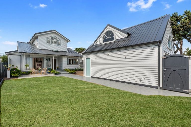 Photo of property in 51 Milford Road, Milford, Auckland, 0620