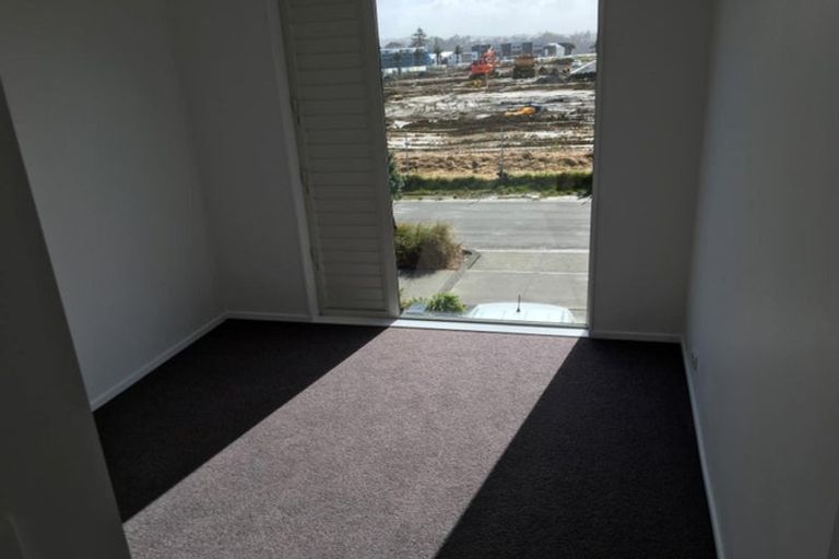 Photo of property in 55 Glidepath Road, Hobsonville, Auckland, 0616