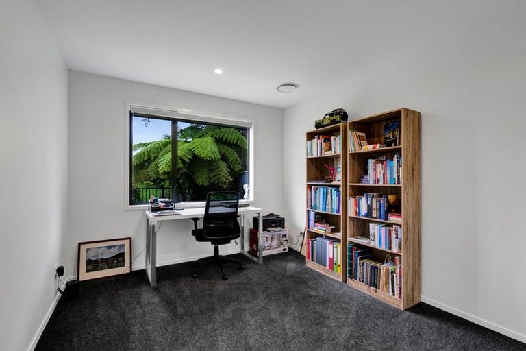 Photo of property in 8 Ponga Place, Highlands Park, New Plymouth, 4312