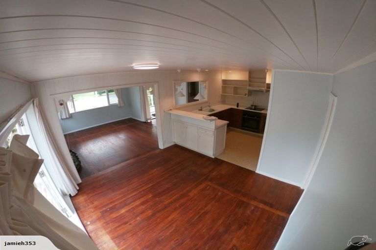 Photo of property in 28 Bertram Road, Kawakawa Bay, Papakura, 2585