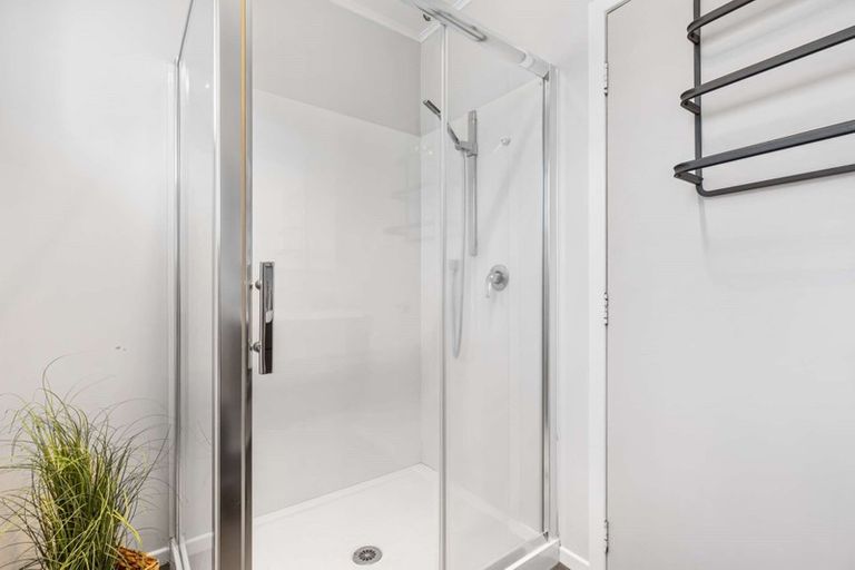 Photo of property in 5 Toatoa Place, Mangere Bridge, Auckland, 2022