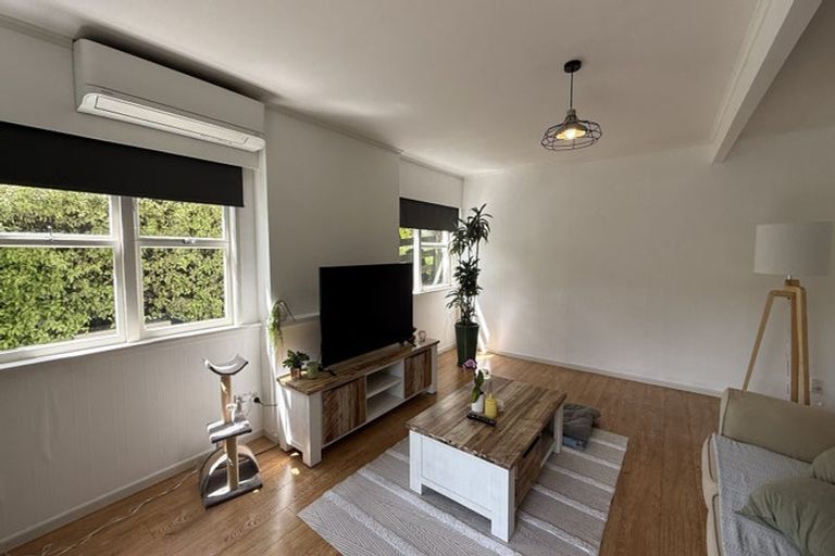 Photo of property in 7 Maori Hut Road, Red Beach, 0932