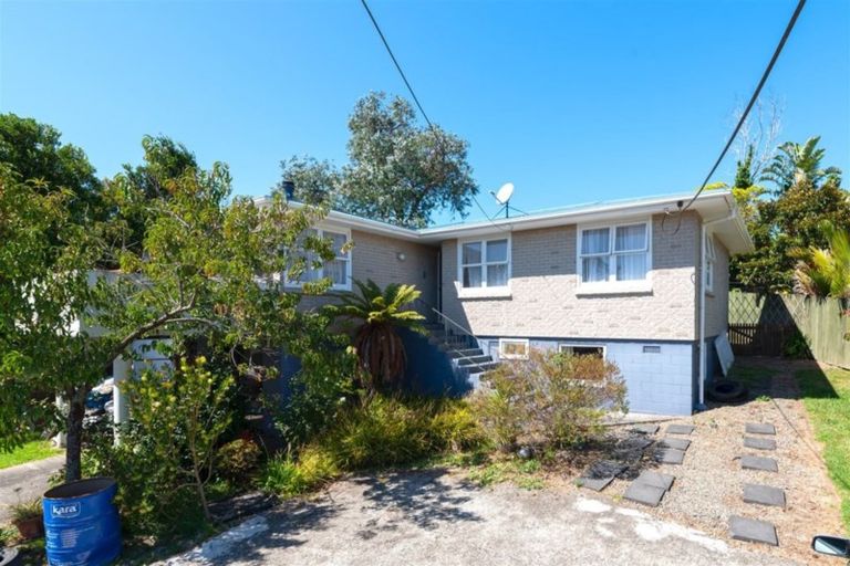 Photo of property in 5 Griffiths Place, Te Atatu South, Auckland, 0610
