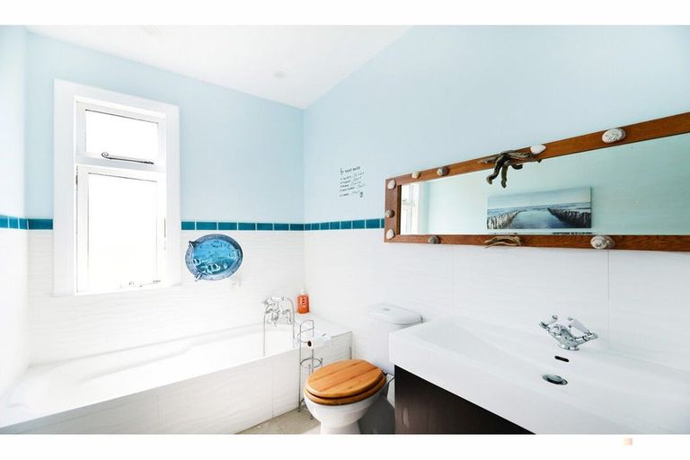 Photo of property in 19 Mount John Road, Waimate, 7977