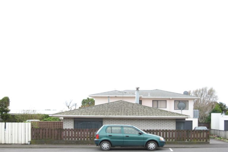 Photo of property in 3/65 Northgate, Strandon, New Plymouth, 4312