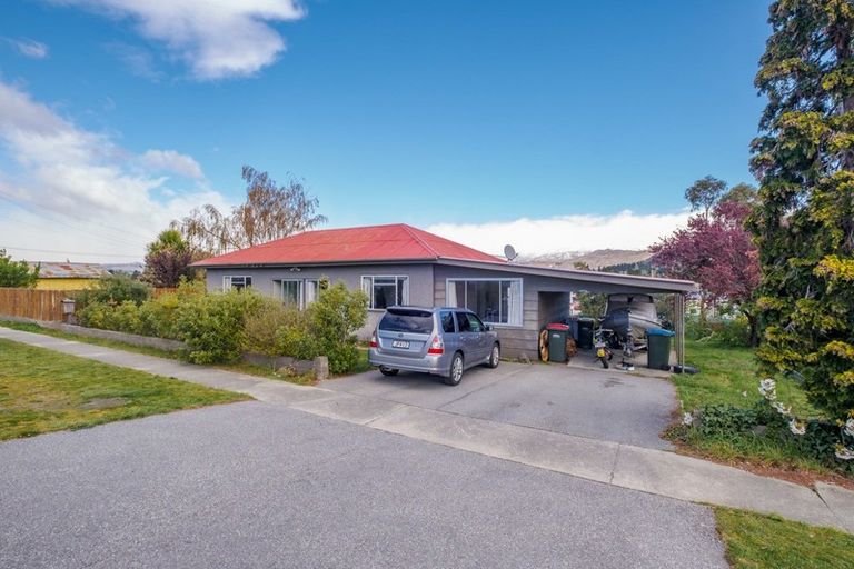 Photo of property in 27 Newcastle Street, Clyde, 9330