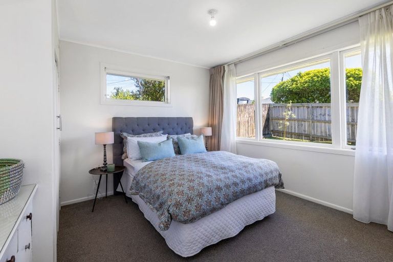 Photo of property in 40 Rosier Road, Glen Eden, Auckland, 0602