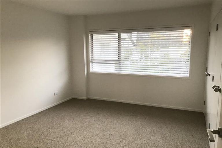 Photo of property in 1/50 Seaview Road, Castor Bay, Auckland, 0620