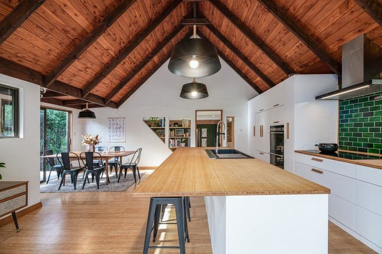 Photo of property in 172 Huia Road, Titirangi, Auckland, 0604