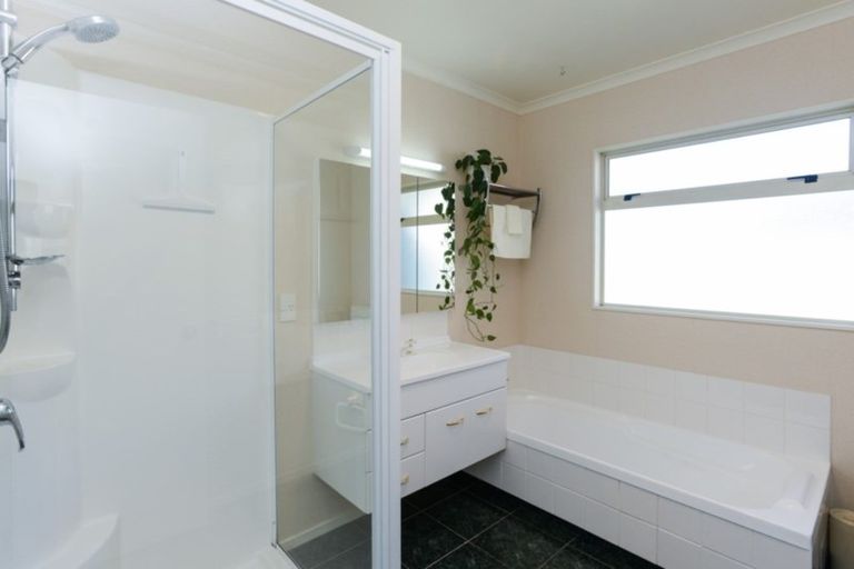 Photo of property in 6 Newbury Place, Taradale, Napier, 4112