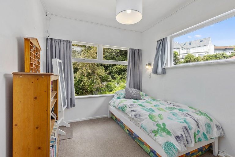 Photo of property in 5 Kellsmere Crescent, Island Bay, Wellington, 6023