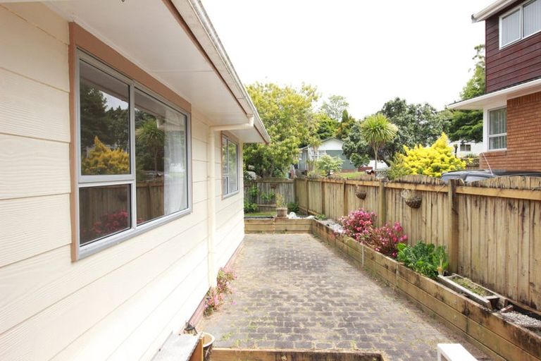 Photo of property in 17 Cunliffe Place, Glenfield, Auckland, 0629