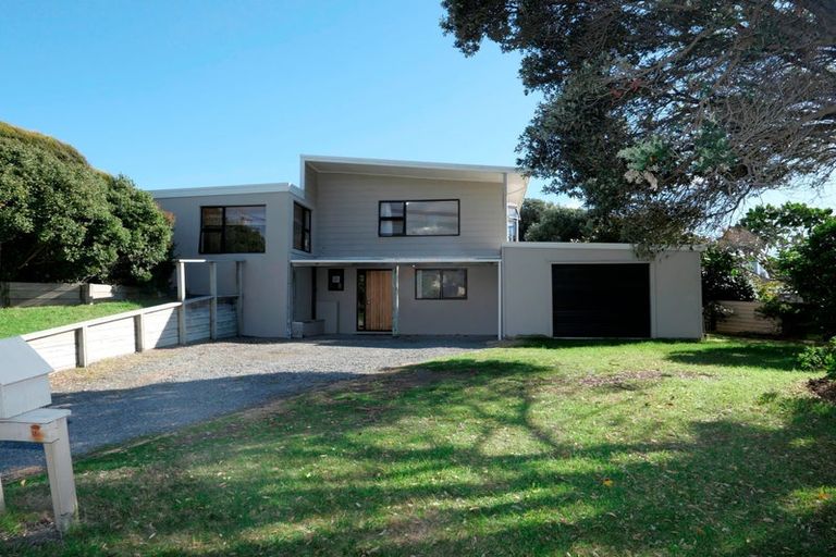 Photo of property in 51 William Street, Waikanae Beach, Waikanae, 5036