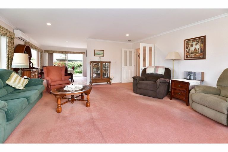 Photo of property in 15 Kath Hopper Drive, Orewa, 0931