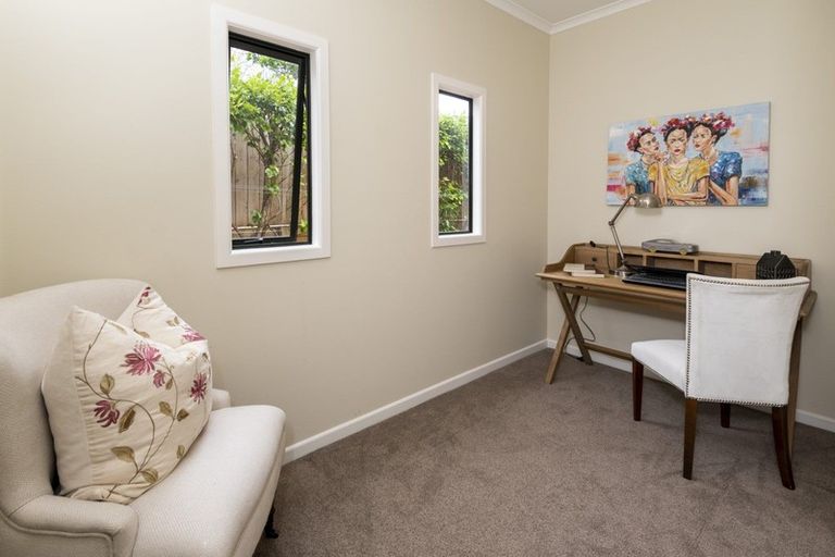 Photo of property in 1 St Elmo Rise, Shamrock Park, Auckland, 2016