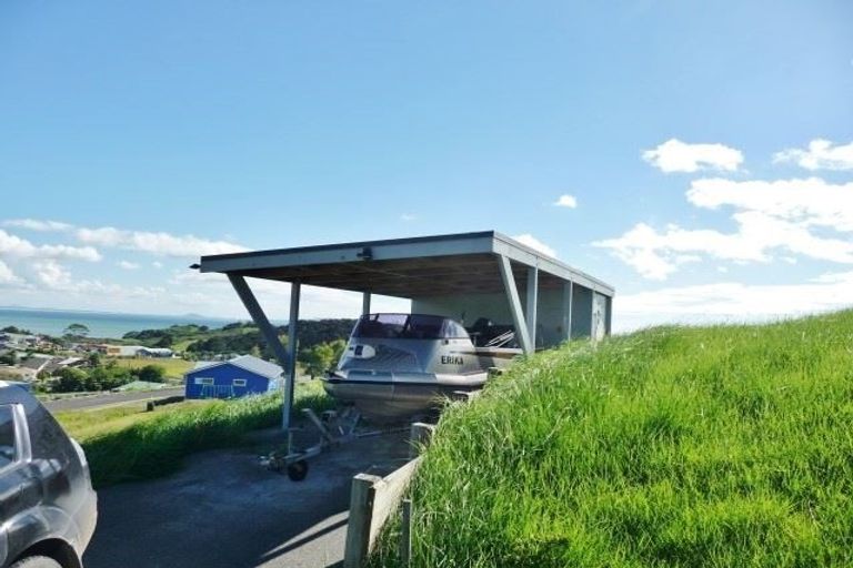 Photo of property in 10 Freyja Crescent, Coopers Beach, 0420