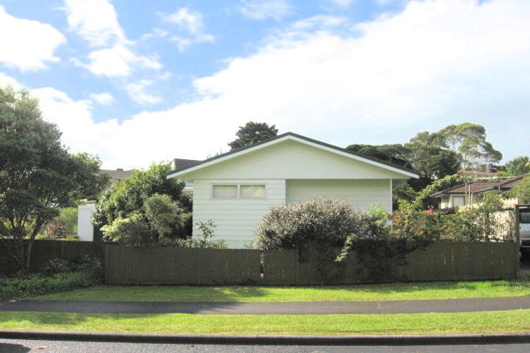 Photo of property in 20 Cairngorm Place, Highland Park, Auckland, 2010