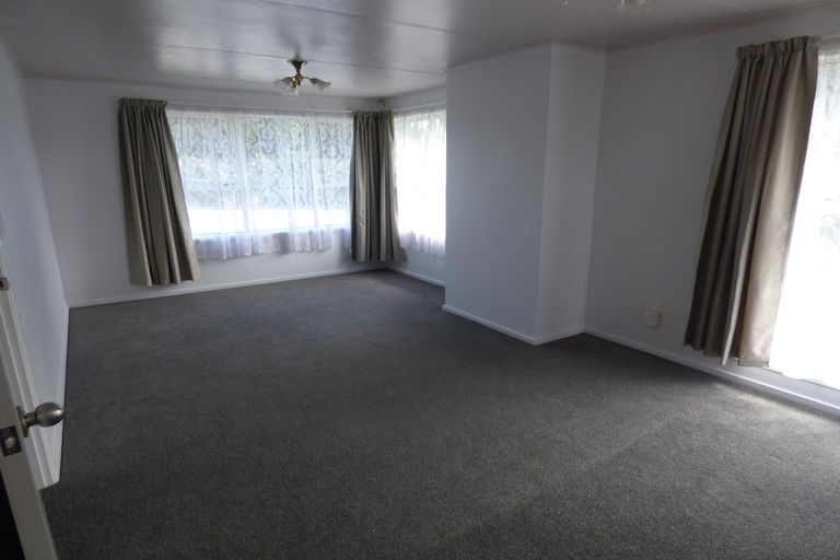 Photo of property in 11 Lloyd Avenue, Papatoetoe, Auckland, 2025