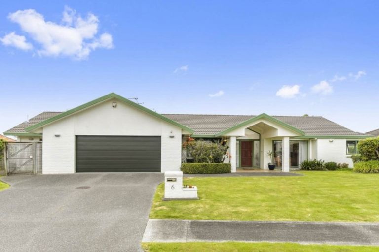 Photo of property in 6 Orohena Close, Northpark, Auckland, 2013