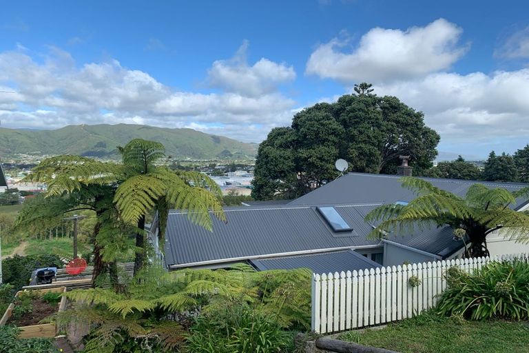 Photo of property in 29 Tirohanga Road, Tirohanga, Lower Hutt, 5010