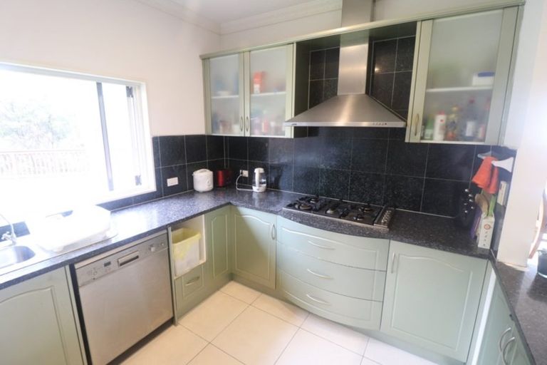 Photo of property in 36 Newbury Place, Schnapper Rock, Auckland, 0632