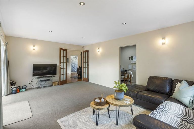 Photo of property in 2 Towra Place, Botany Downs, Auckland, 2010