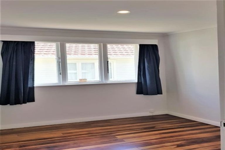 Photo of property in 1/166 Lake Road, Northcote, Auckland, 0627
