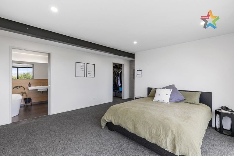 Photo of property in 58b Pekanga Road, Normandale, Lower Hutt, 5010