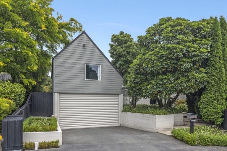 Photo of property in 18 Lombard Place, Avonhead, Christchurch, 8042